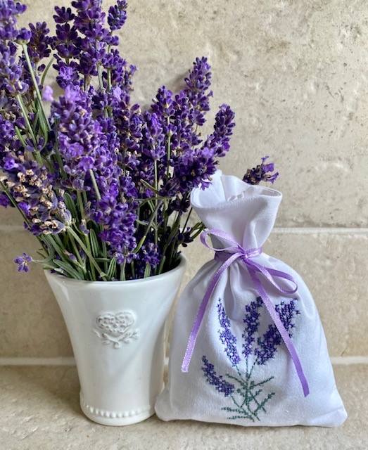 Lavendelsäckchen mit Lavendelblüten