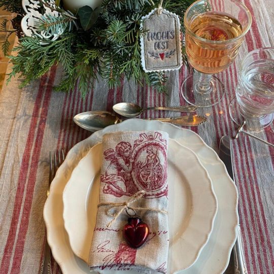 Tischläufer Weihnachten gestreift rot natur Leinen und Servietten