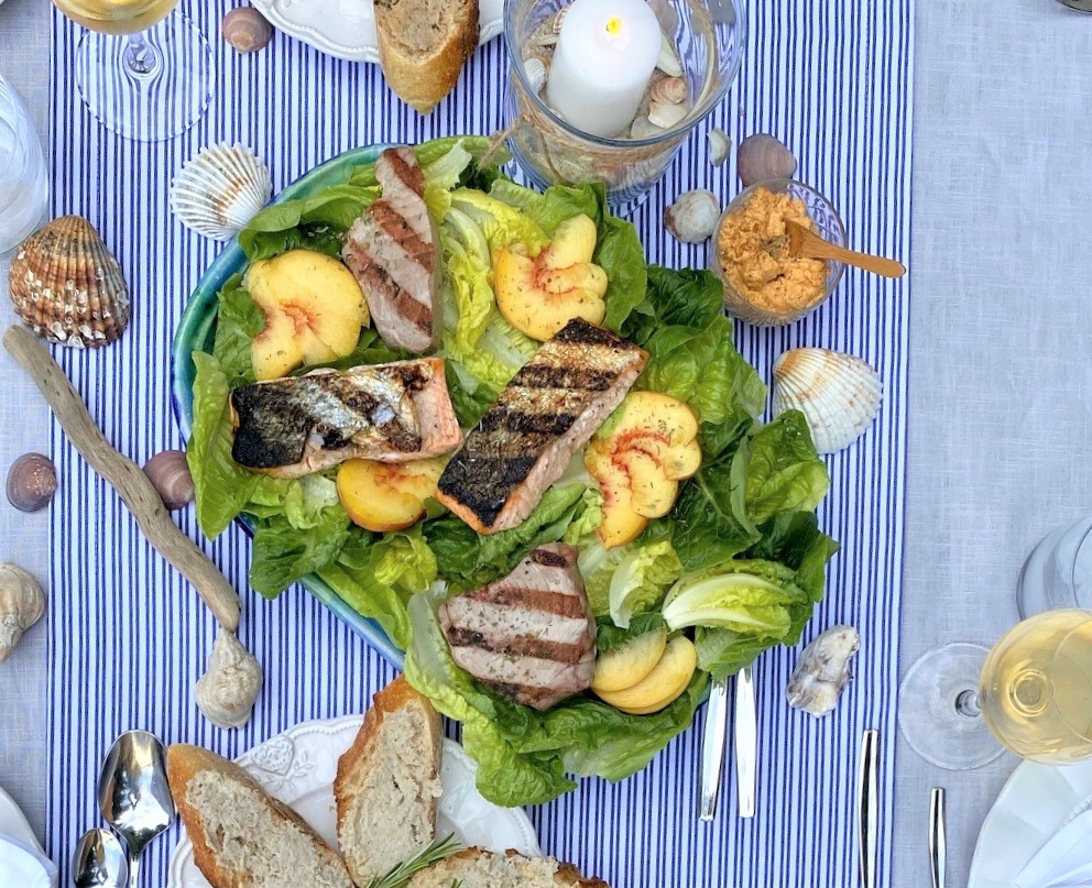 Grüner Salat mit gegrilltem Tisch Maritime Tischdeko