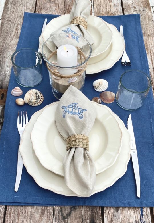 Tischläufer jeansblau Serviette aus Leinen mit gesticktem Motiv Schildkröte maritime Tischdeko