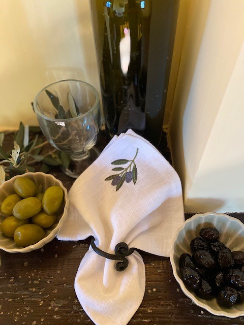 Serviette weiß Leinen mit Oliven Stickerei