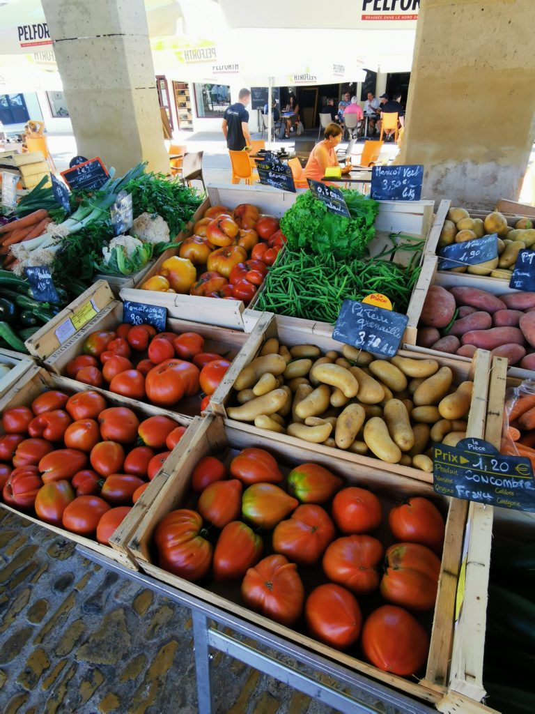 Gemüse auf einem französischen Markt typisch französischer Flair