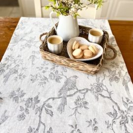 Tischläufer französisches Leinen crem grau Muster mit Vögeln und Blumen