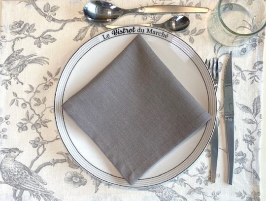 Tischset Platzset französisches Leinen creme dunkelgraues Muster graue Serviette