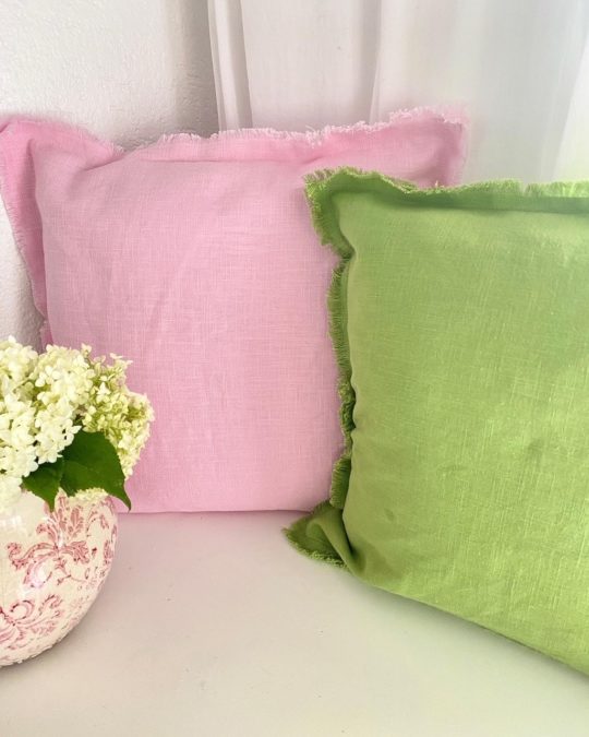 Kissen aus Leinen rosa grün mit Fransen