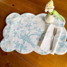 Tischset Boutis Stil gestickt mit Blumen und Vogel