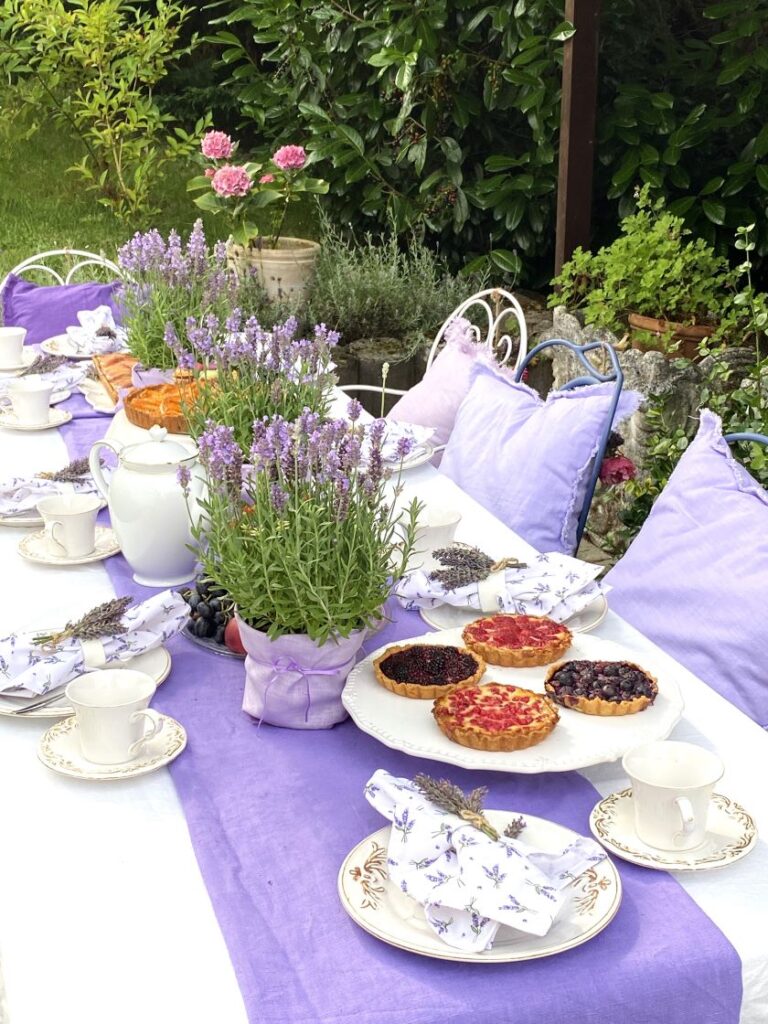 lavendel tischdeko:sommerliche tischdekoration mit lavendel